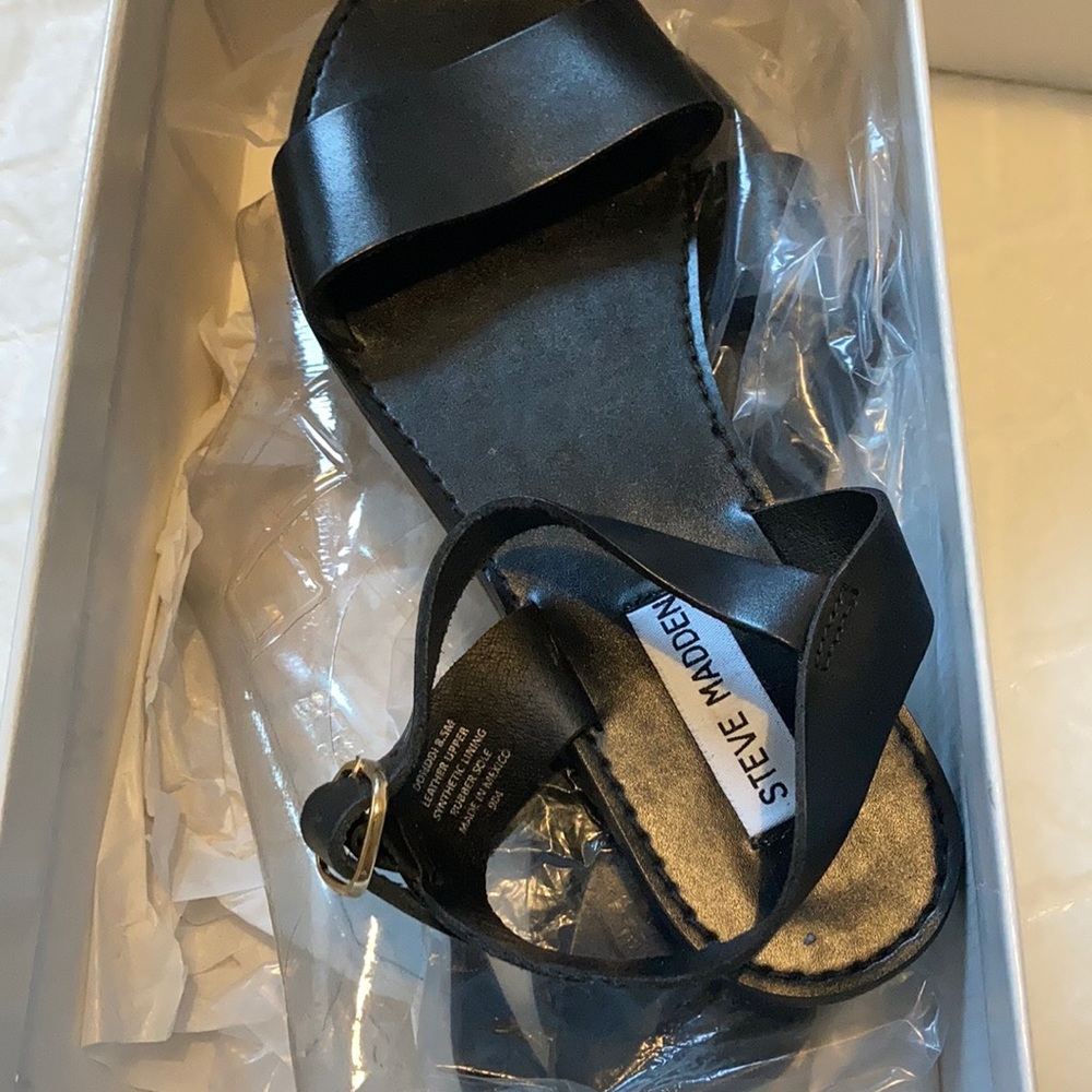 Steve Madden sandals with gold clip